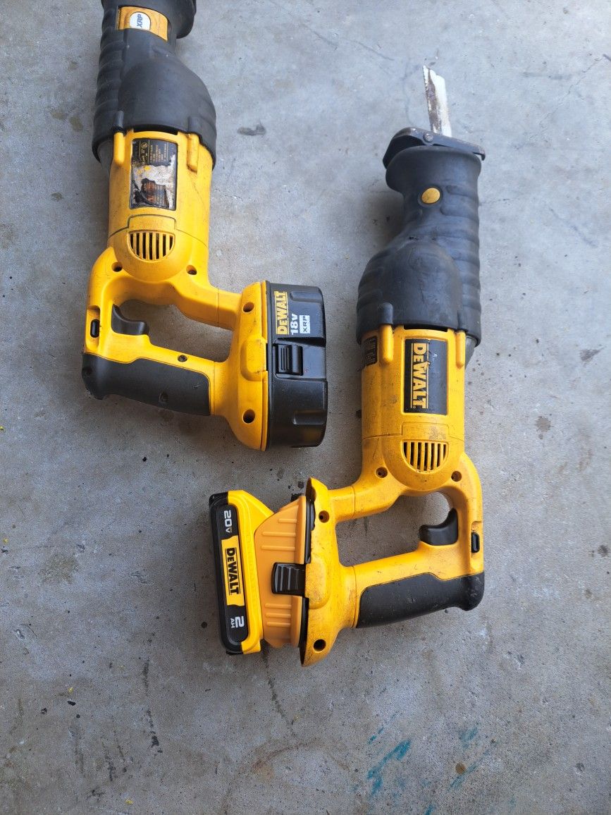 2. PIECES OR SEPARATED DEVALT DW938 VARIABLE SPEED RECIPROCATING SAW'S 