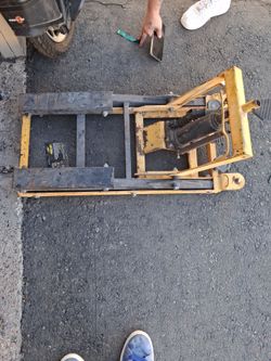 Transmission lift apologize 3ft×16in yellow in color