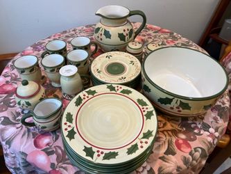 Christmas Holly Dinnerware & Serving Set – 20+ Pieces