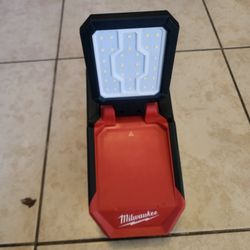 Milwaukee
M18 18-Volt 2000 Lumens Lithium-Ion Cordless Rover LED Clamping Flood Light (Tool Only)