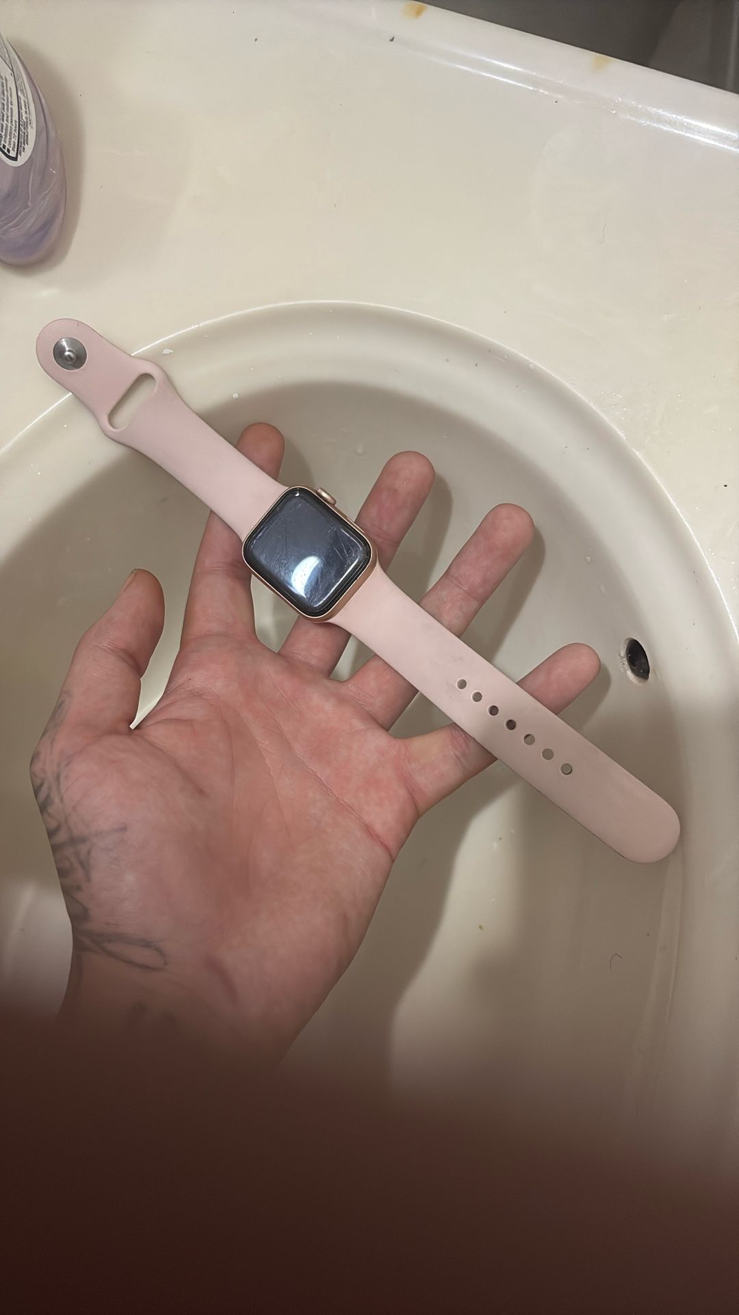 Rose Gold Apple Watch Se