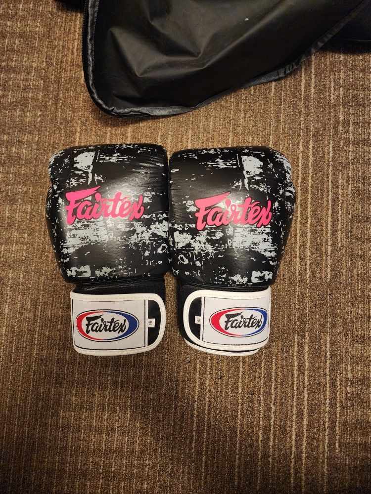 Fairtex Muay Thai Boxing Gloves