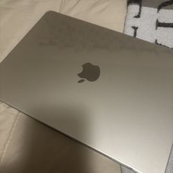 2025 Starlight Macbook Air