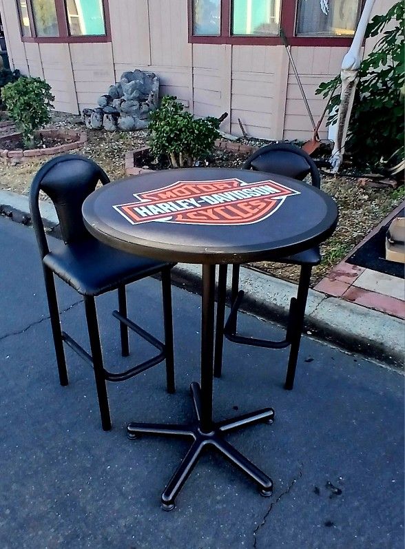 Harley Davidson Pub Table With 2 Stools