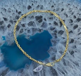 $500 Yellow Gold Figarope Hollow Link Bracelet