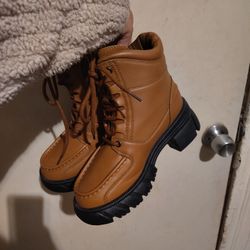 Caramel Boots 👢 Ladies 6 1/2 Read Below