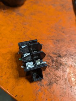 E209203 3 pole 36A 600V Fuse Hold