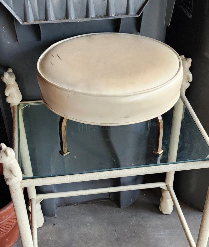 Ottoman/stepping Stool