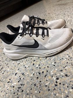 Nike Pegasus 42 running shoes size 8.5 mens