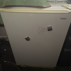Mini refrigerator