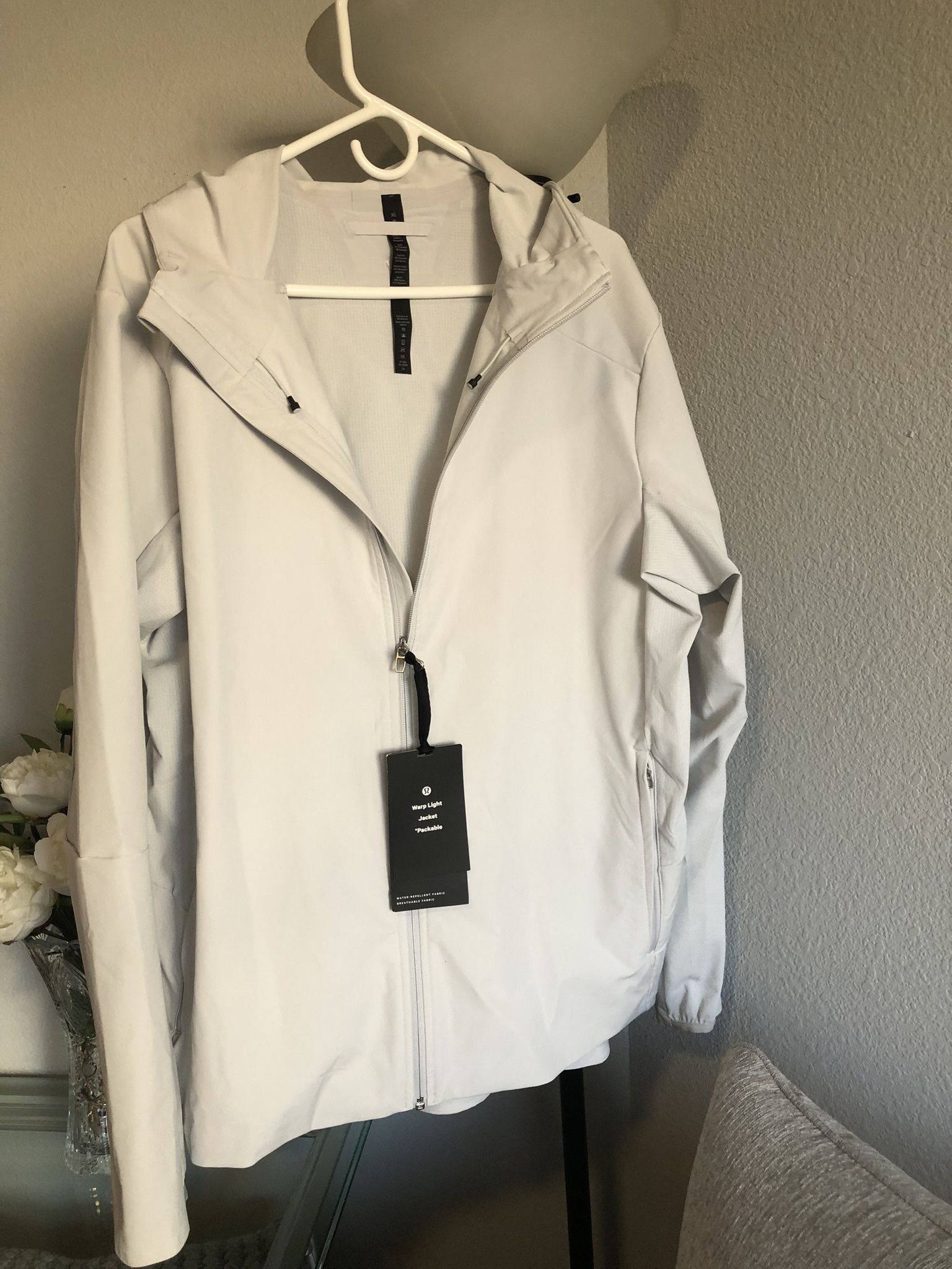 Lululemon Men’s Zipper Jacket Size XL