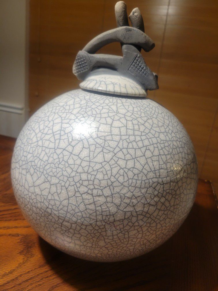 Gorgeous Raku Craquelé Vase With Lid. 