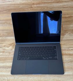 2023 MacBook Air 15 M2 8GB 512GB (48 cycles battery) mint condition