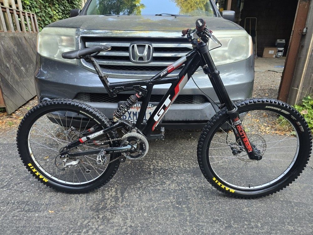 GT DHI Race Downhill Full-Suspension
Mountain Bike