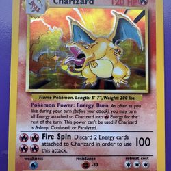 Charizard 004/102 Base Set Holo Pokémon 