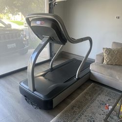 TREADMILL - STAR TRAC E- TRX