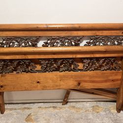 Sleigh bed