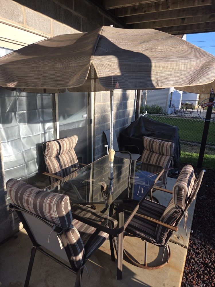 Patio Table For Sale $100.00 Chairs Has Rust