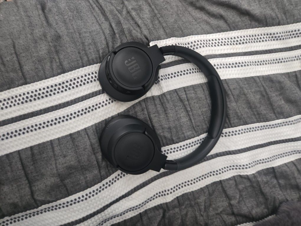 JBL Over Ear Headphones 770nc