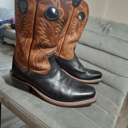 R I AT BOOTS.  10 D SIZE