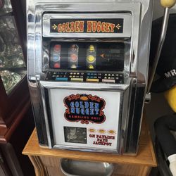 5 Cent Slot Machine With Cabinet