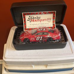 2001 Racing Champions 1:24 Scale Diecast Model Car