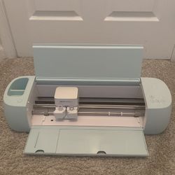 Cricut Explore 3 with Tools, Vinyl & Transfer Tape – Great Condition!