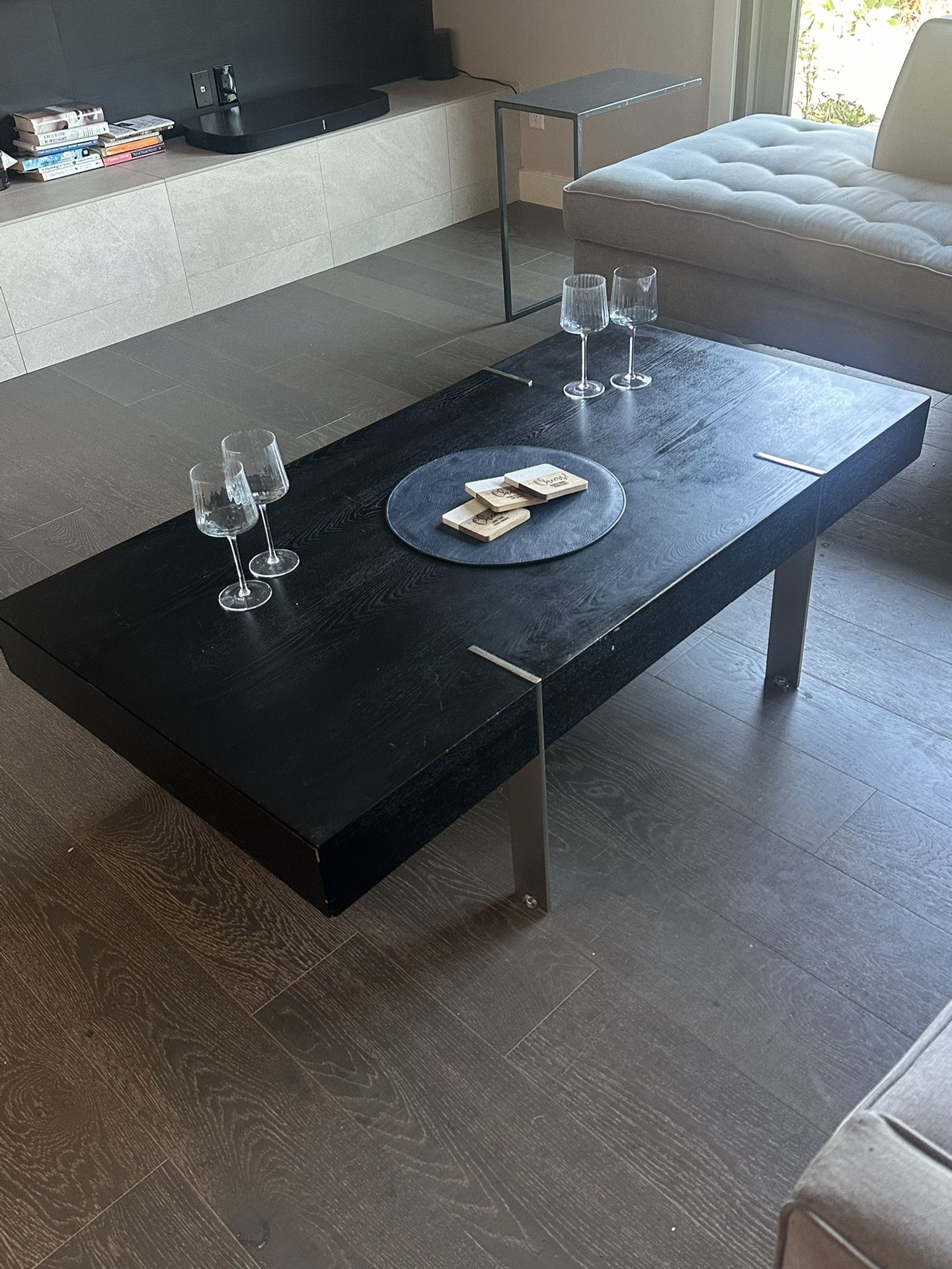 Cocktail/Coffee Table