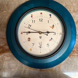 Looney tunes Wooden clock