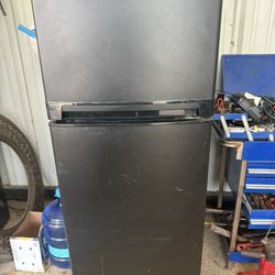 REFRIGERATOR 