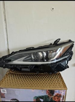 Front left headlight (driver's side) for a Lexus ES350 or ES300h (years 2019–2021).