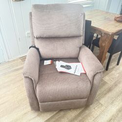 BRAND NEW UNUSED BOXED POWER RECLINER / LOUNGE CHAIR – Mega Motion – $949 Retail