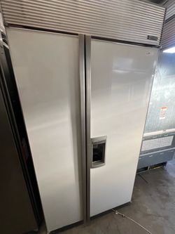 Subzero built in refrigerator 42”