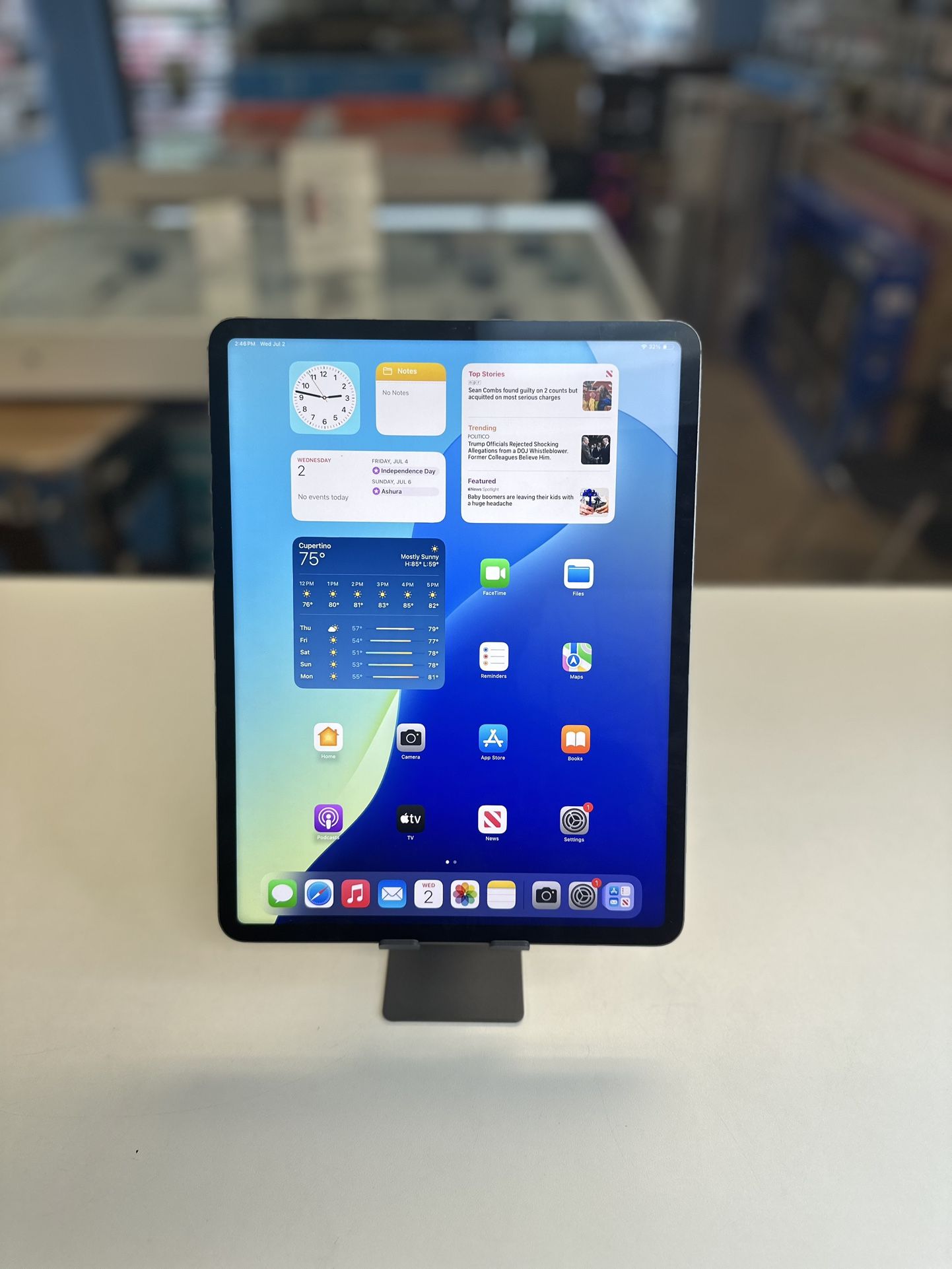 iPad Pro 12.9inch 6th Gen M2 Chip 128GB WiFi & LTE Unlocked Excellent Condition