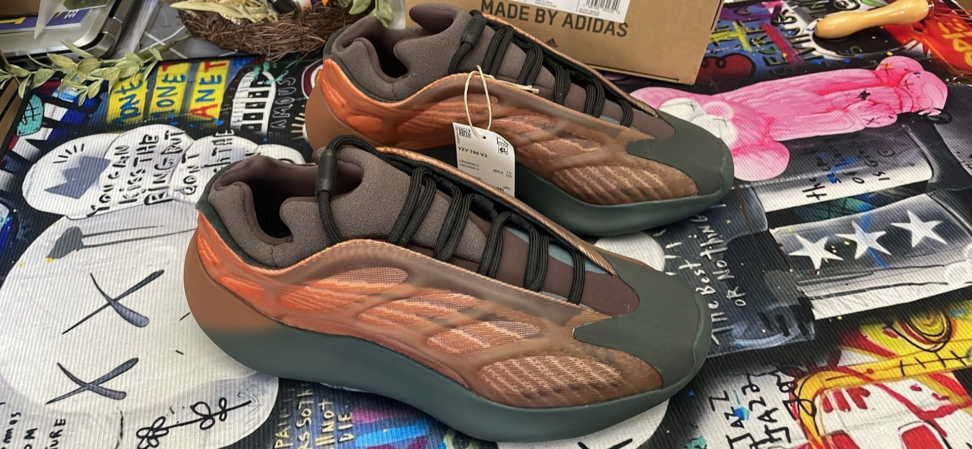 Yeezy 700 V3 'Copper Fade' size 8 ~NEW~ Authentic