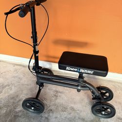 Knee scooter with hand brakes