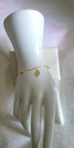Adjustable bracelet with zirconia gold plated stone