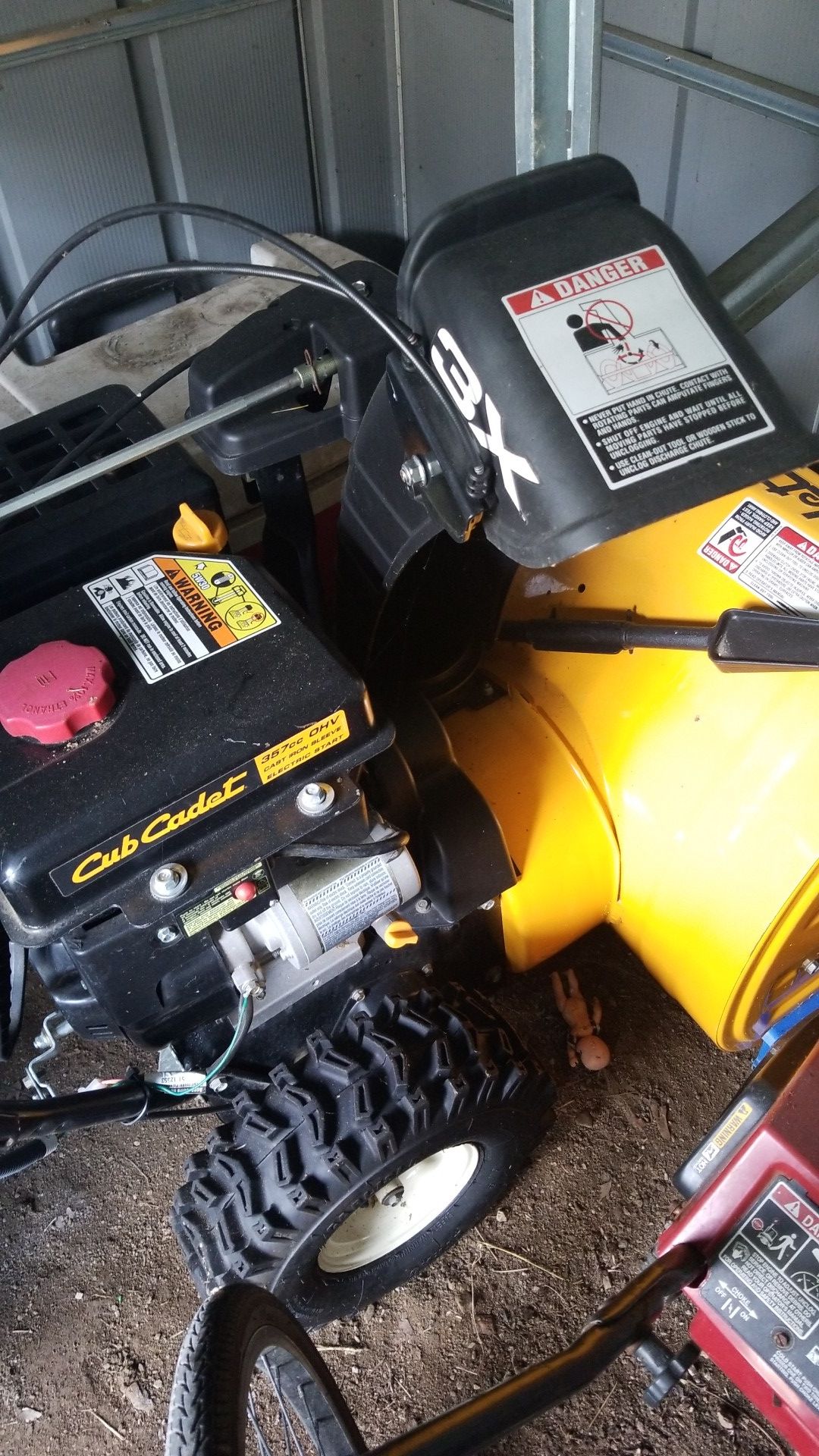 Cub cadet three stage snow blower w/electric start, heated grips, works