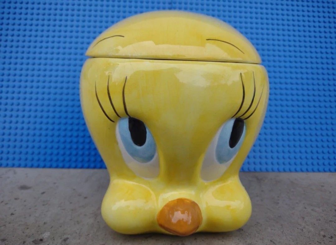 Vintage 2000 Tweety Bird Warner Bros. Giftco ceramic cookie jar