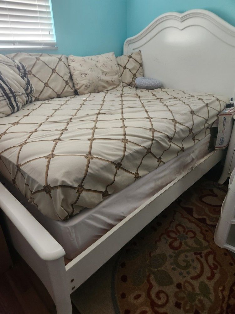 White Bedroom Set Full Size