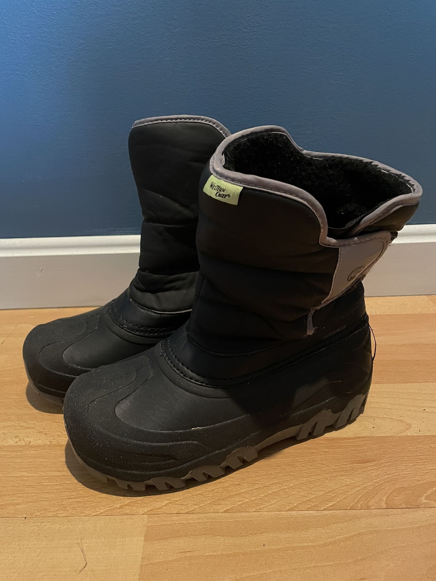 Boys Winter Boots Size 4