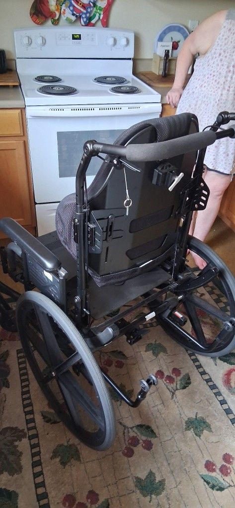 MatrX Adjusting/Pivoting/Foldable Wheelchair 