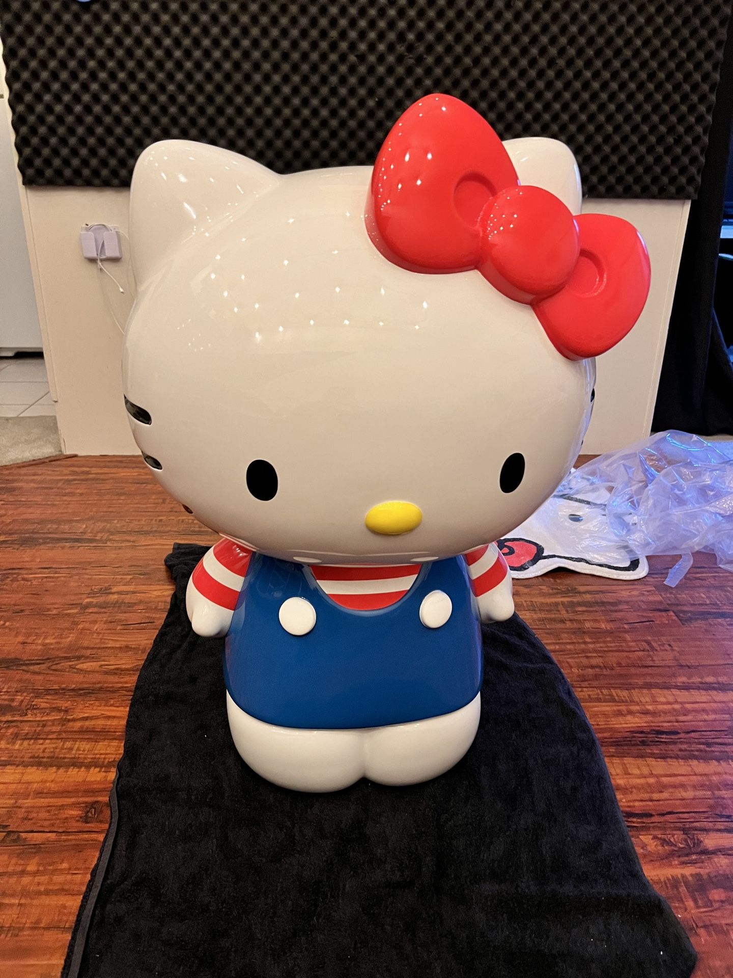 HELLO KITTY 36” Art Giant Fiberglass Figure By Kid robot .