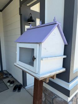 Little Library House and Poll