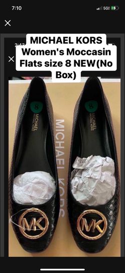 Michael kors flats available in size 8 NEW(No Box) I do provide a dust bag  pick up location in the city of Pico Rivera 