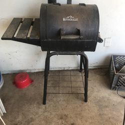 River grille Used Once Missing 2 Wheels
