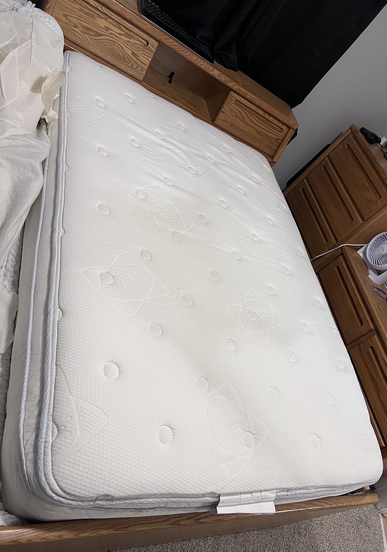 NEED GONE TODAY -SEALY FULL MATTRESS + WOOD BED FRAME 