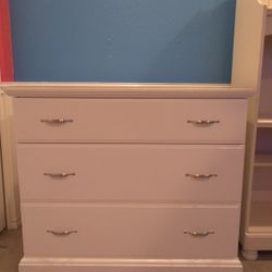 Dresser- 3 Drawer 