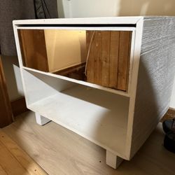 set of 2 white nightstands FREE