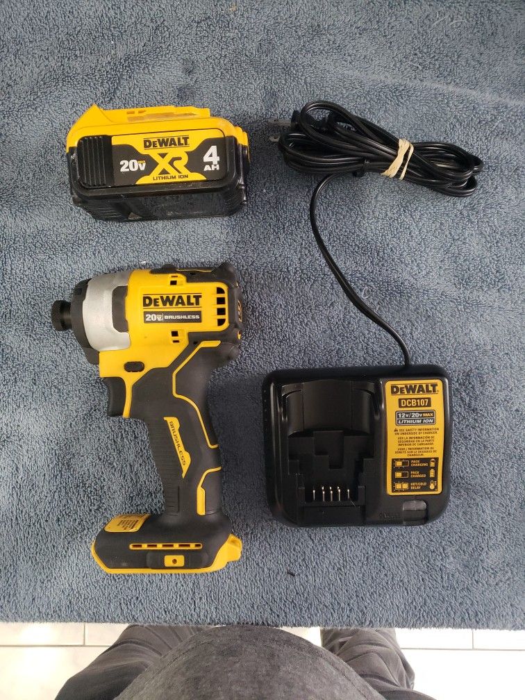 DEWALT 20 Volt MAX Cordless 1/4 Impact Driver, (1) 20 Volt